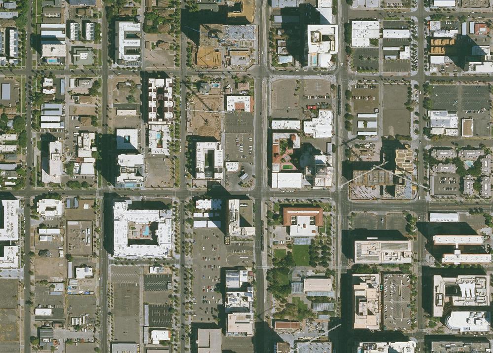 Satellite view of a downtown Phoenix corner - truck 7 stopped at the fuel stop